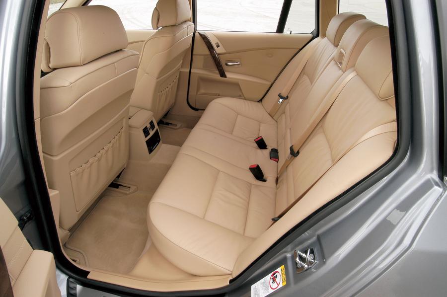Интерьер BMW 530d Touring (E61) 2004 года  (WW) (фото 37 из 40)